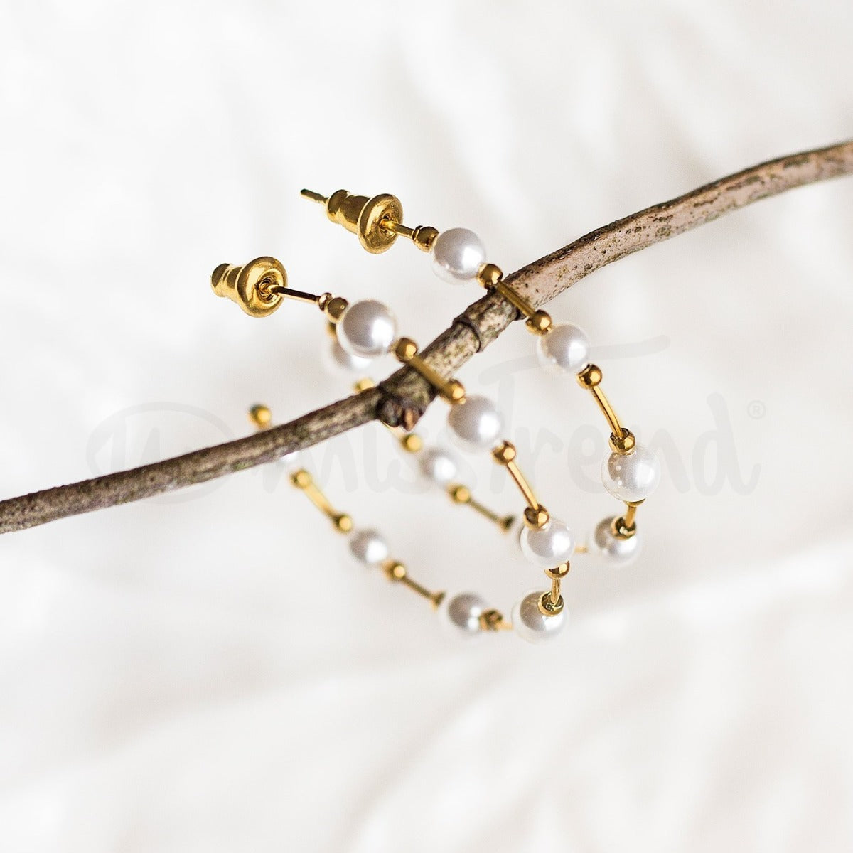 Argolas pérolas slim em aço dourado