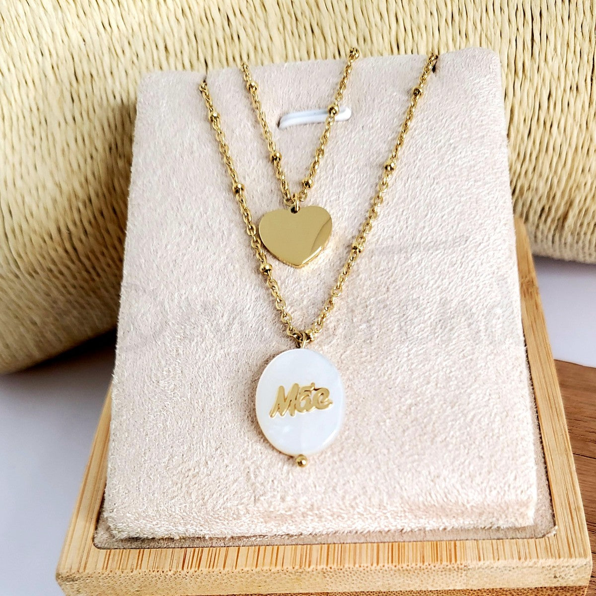 Colar Stone Mãe em aço dourado