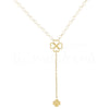Colar pérolas com pendente trevo em aço dourado