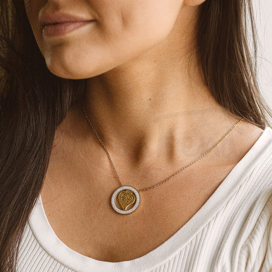 Colar coração de viana em aço dourado