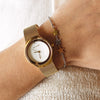 Relógio Skyline Katrina em aço dourado com fundo branco