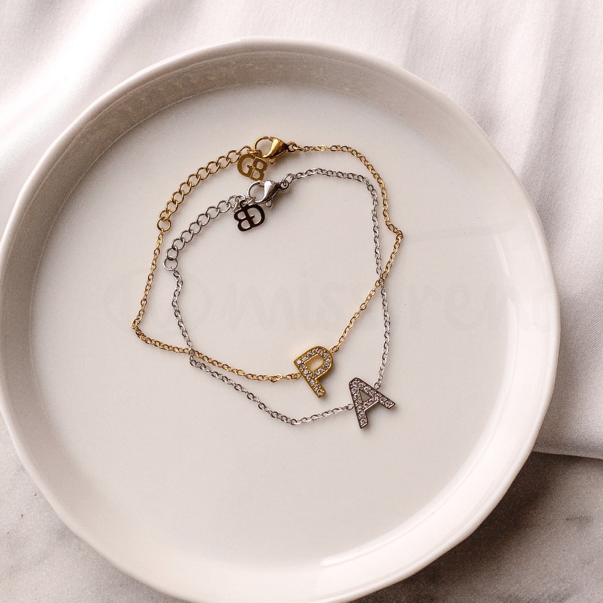 Pulseira c/Letra com zircônias em Aço
