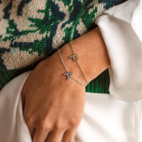 Pulseira c/Letra com zircônias em Aço