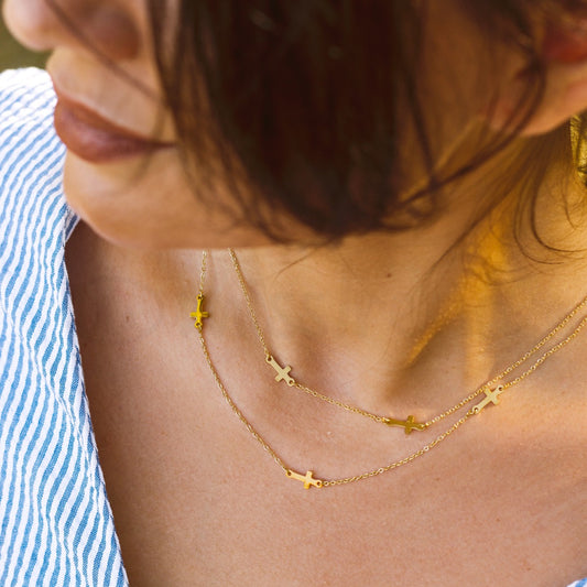 Colar Nirvana em aço com duas tiras  dourado